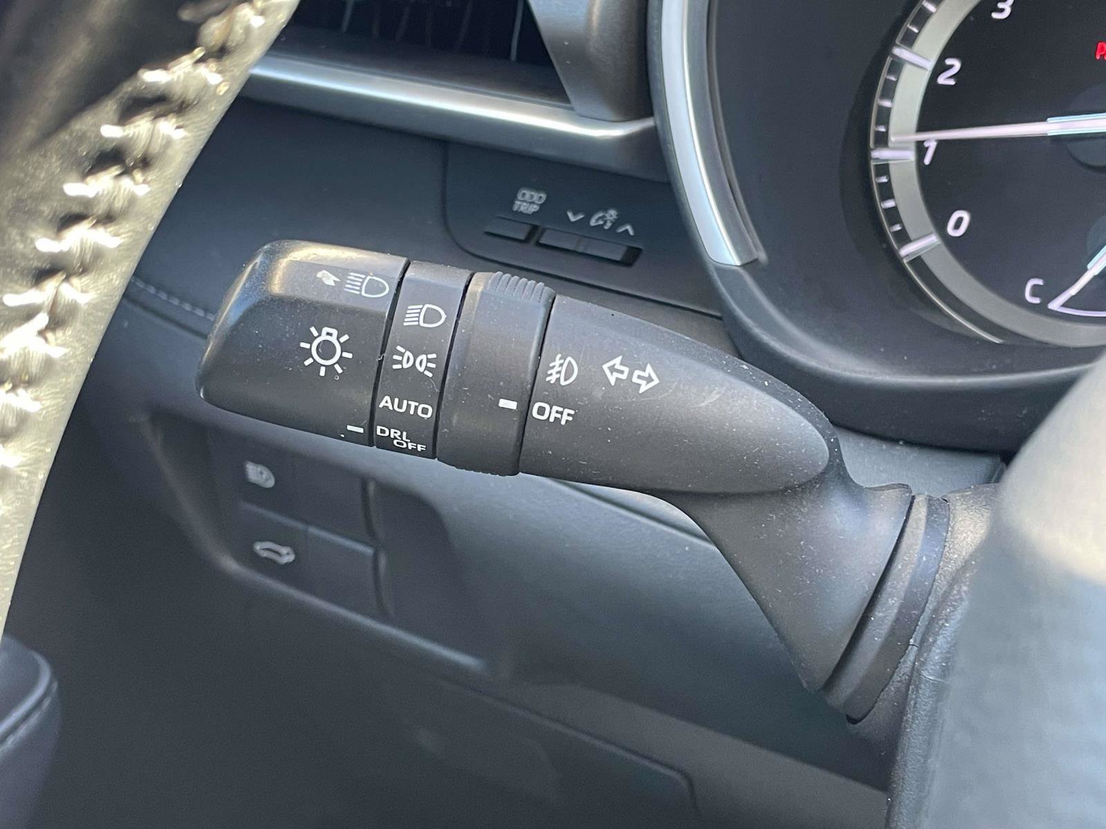 Used 2020 Toyota Highlander XLE FWD image 12