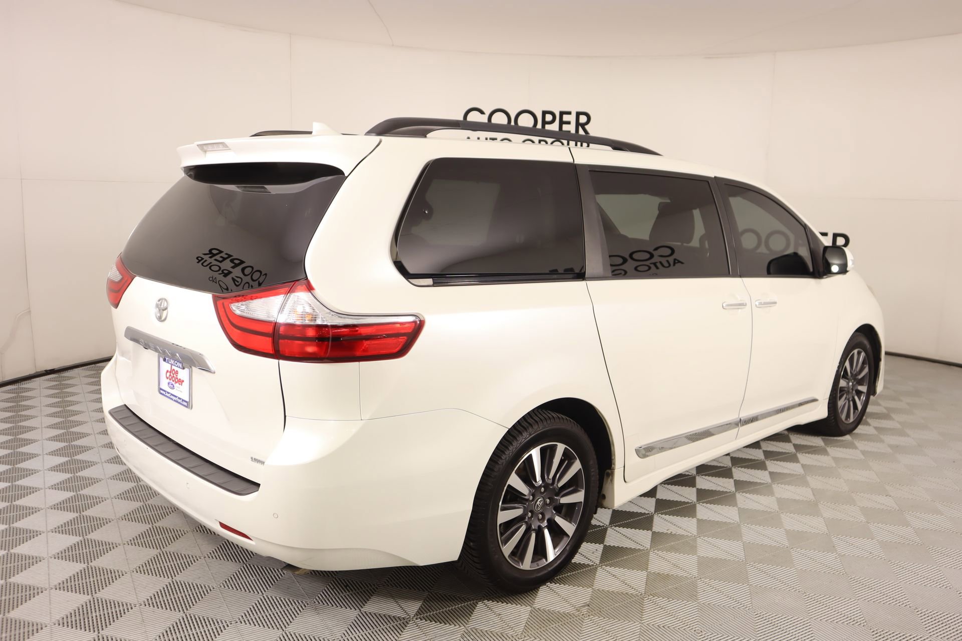 Used 2018 Toyota Sienna Limited Premium image 24