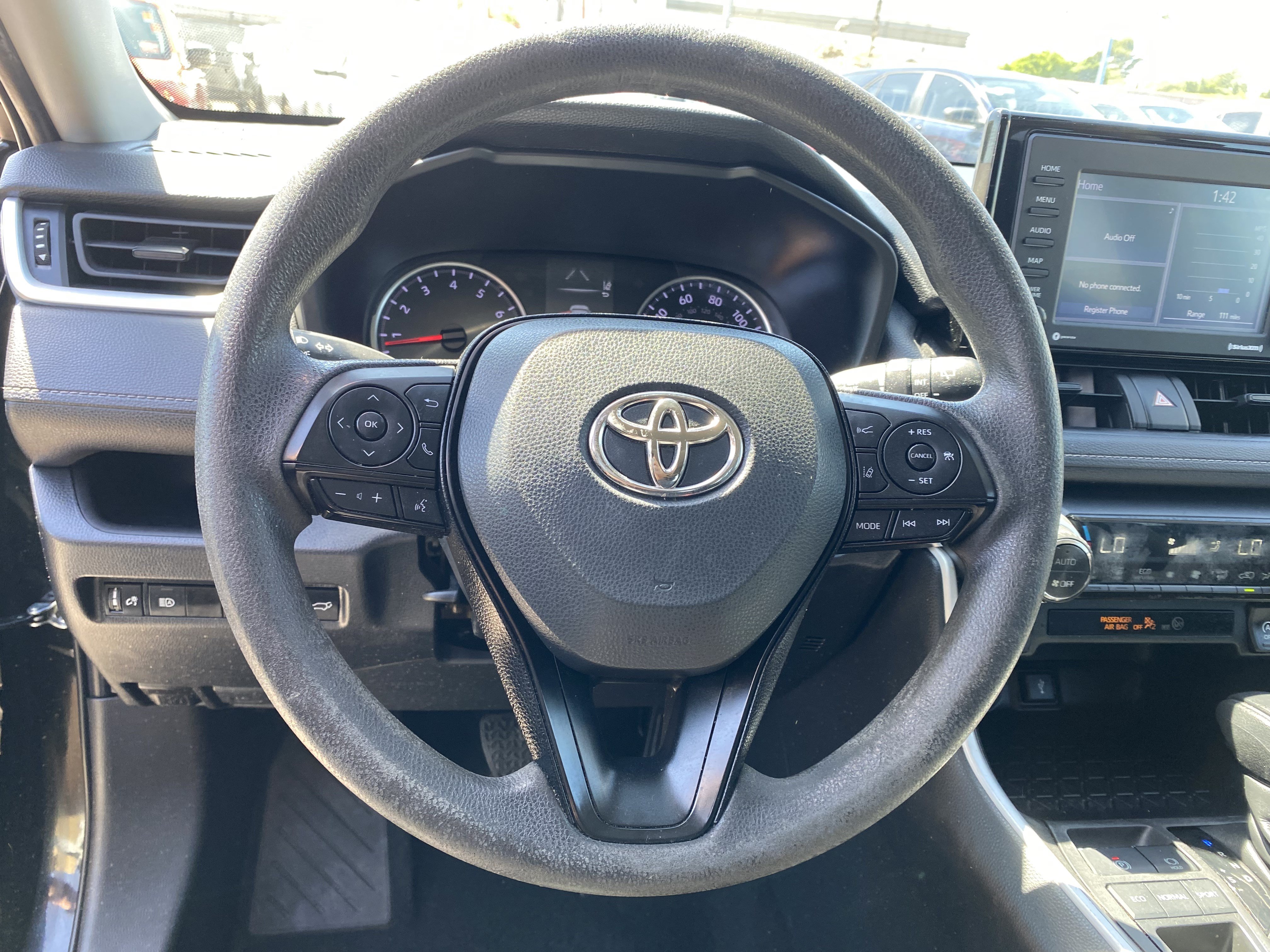 Used 2022 Toyota RAV4 XLE w/ Convenience Package FWD image 24