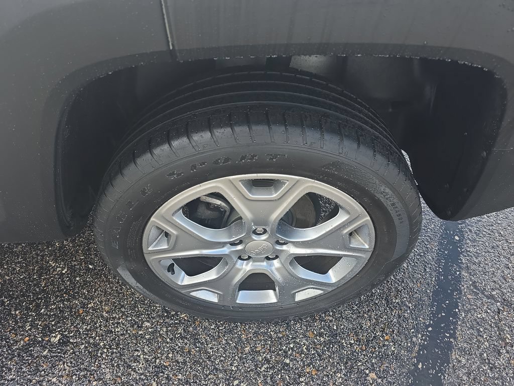 Used 2020 Jeep Renegade Limited w/ UConnect 8.4 Nav Group AWD/4WD image 12