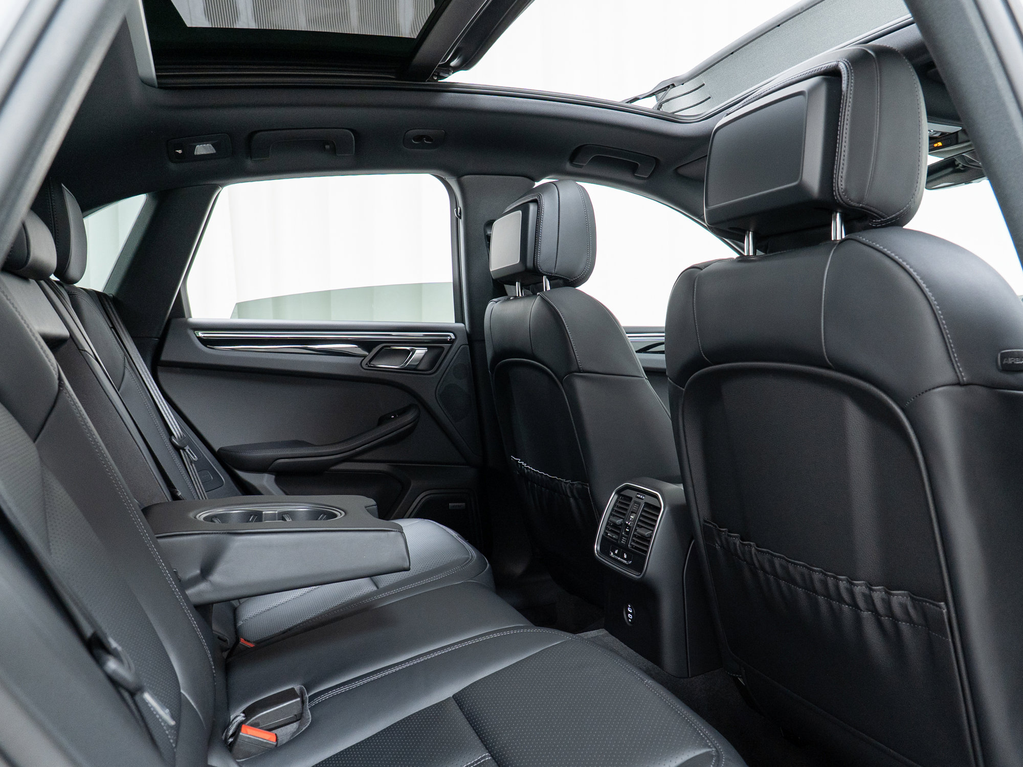 Certified 2025 Porsche Macan image 26