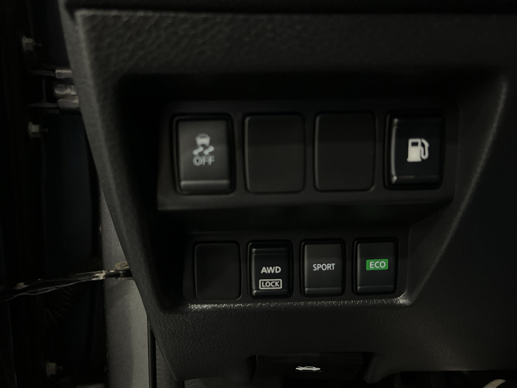 Used 2018 Nissan Rogue S AWD/4WD image 40