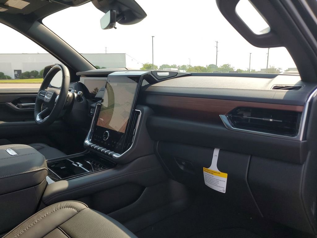 New 2025 GMC Yukon XL Denali w/ Denali Reserve Package image 31