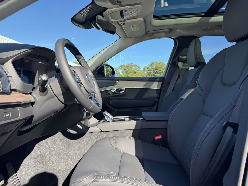 Used 2026 Volvo XC90 B6 Plus w/ Protection Package Premier AWD/4WD image 13