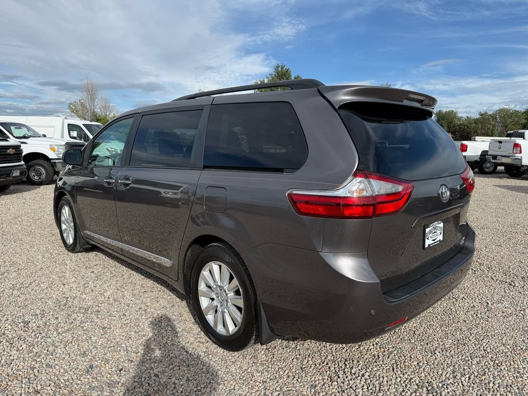 Used 2017 Toyota Sienna XLE w/ XLE Navigation Package AWD/4WD image 7