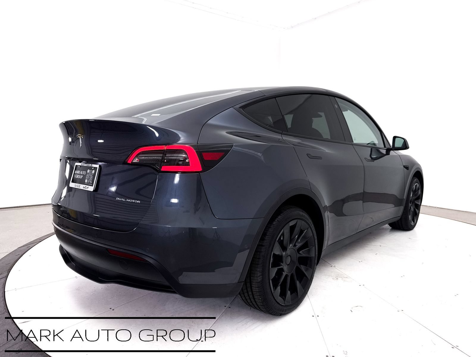 Used 2022 Tesla Model Y Long Range AWD/4WD image 17