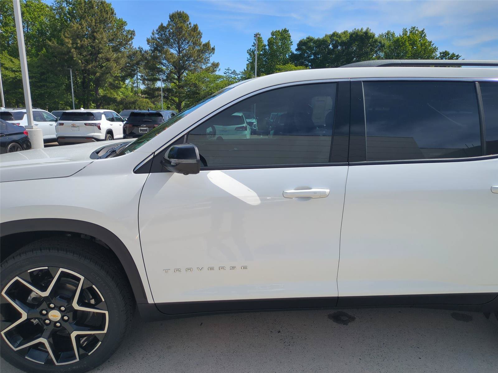 New 2026 Chevrolet Traverse LT w/ Driver Confidence Package FWD image 12