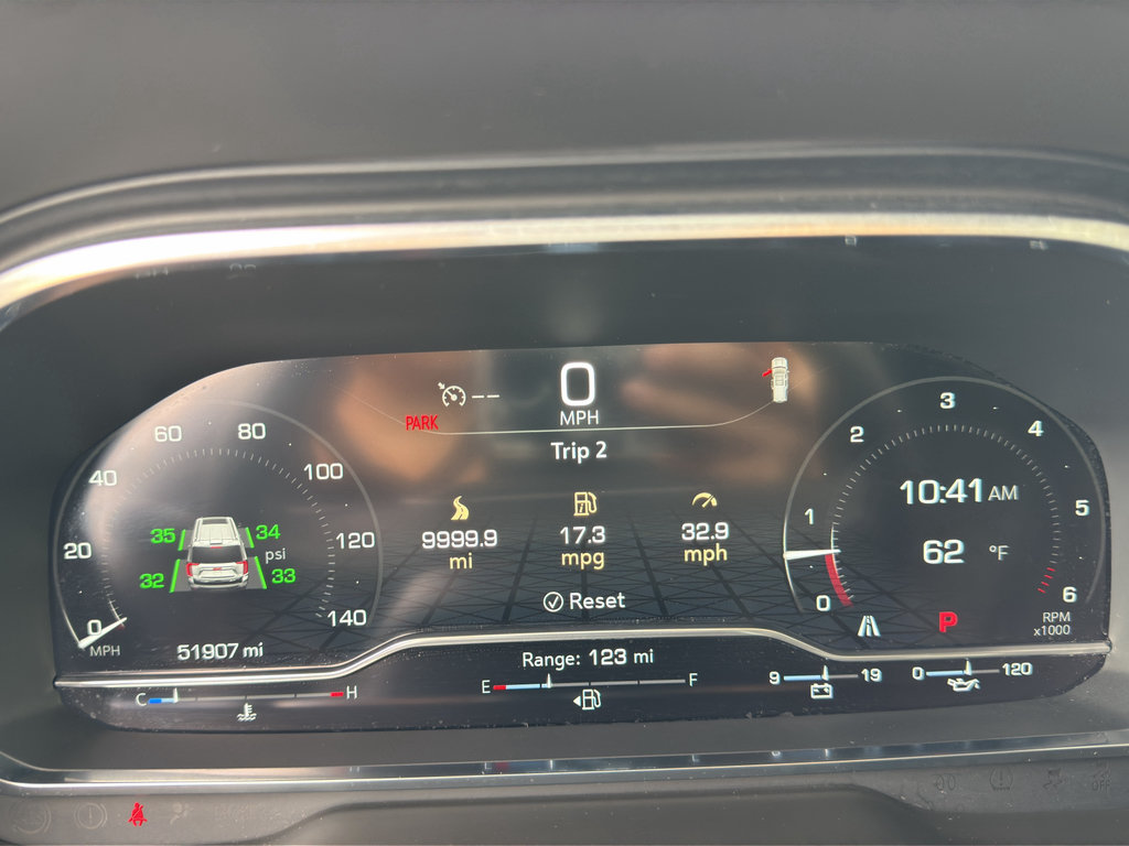 Used 2024 GMC Yukon SLT RWD image 14