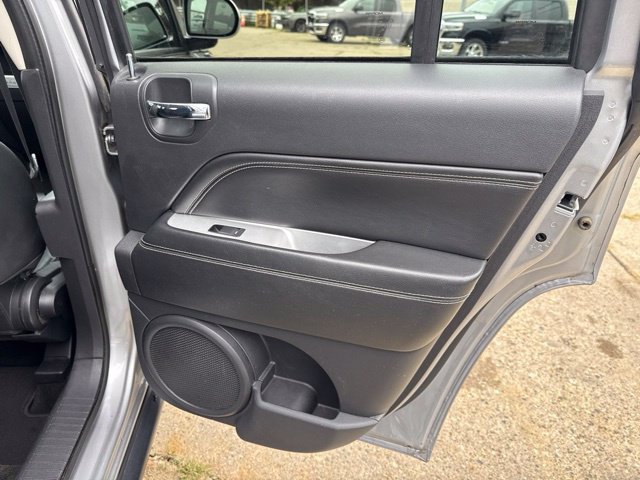 Used 2017 Jeep Compass Latitude FWD image 22