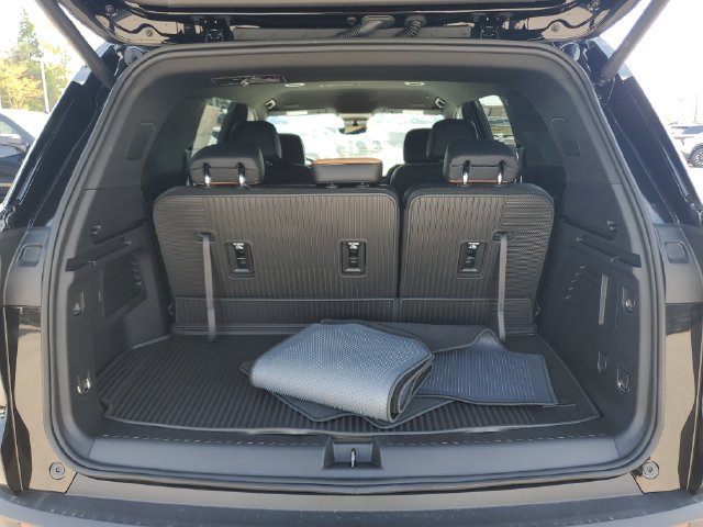 New 2027 Chevrolet Traverse Z71 w/ Enhanced Driving Package AWD/4WD image 9
