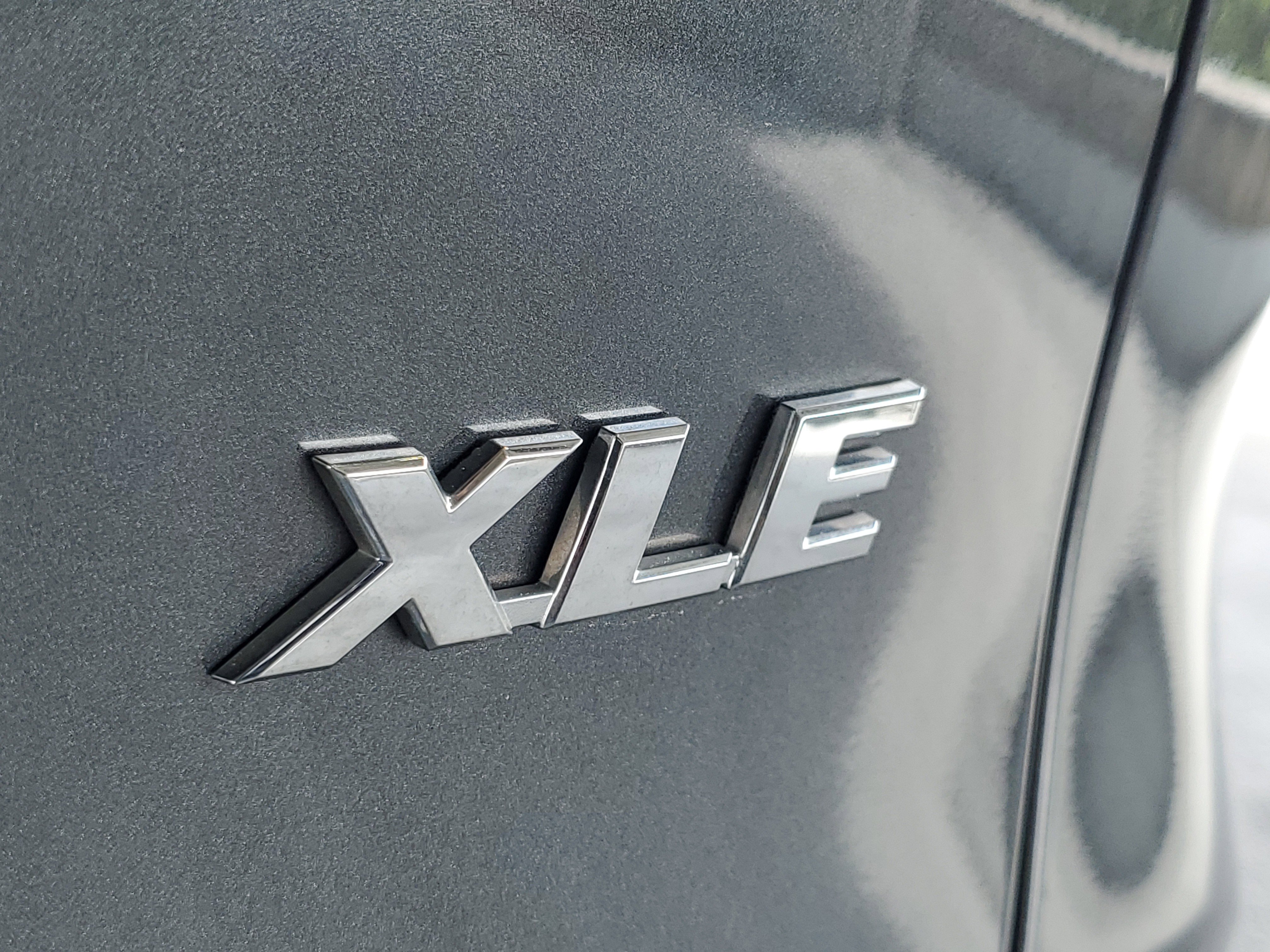 Used 2021 Toyota RAV4 XLE Premium FWD image 6