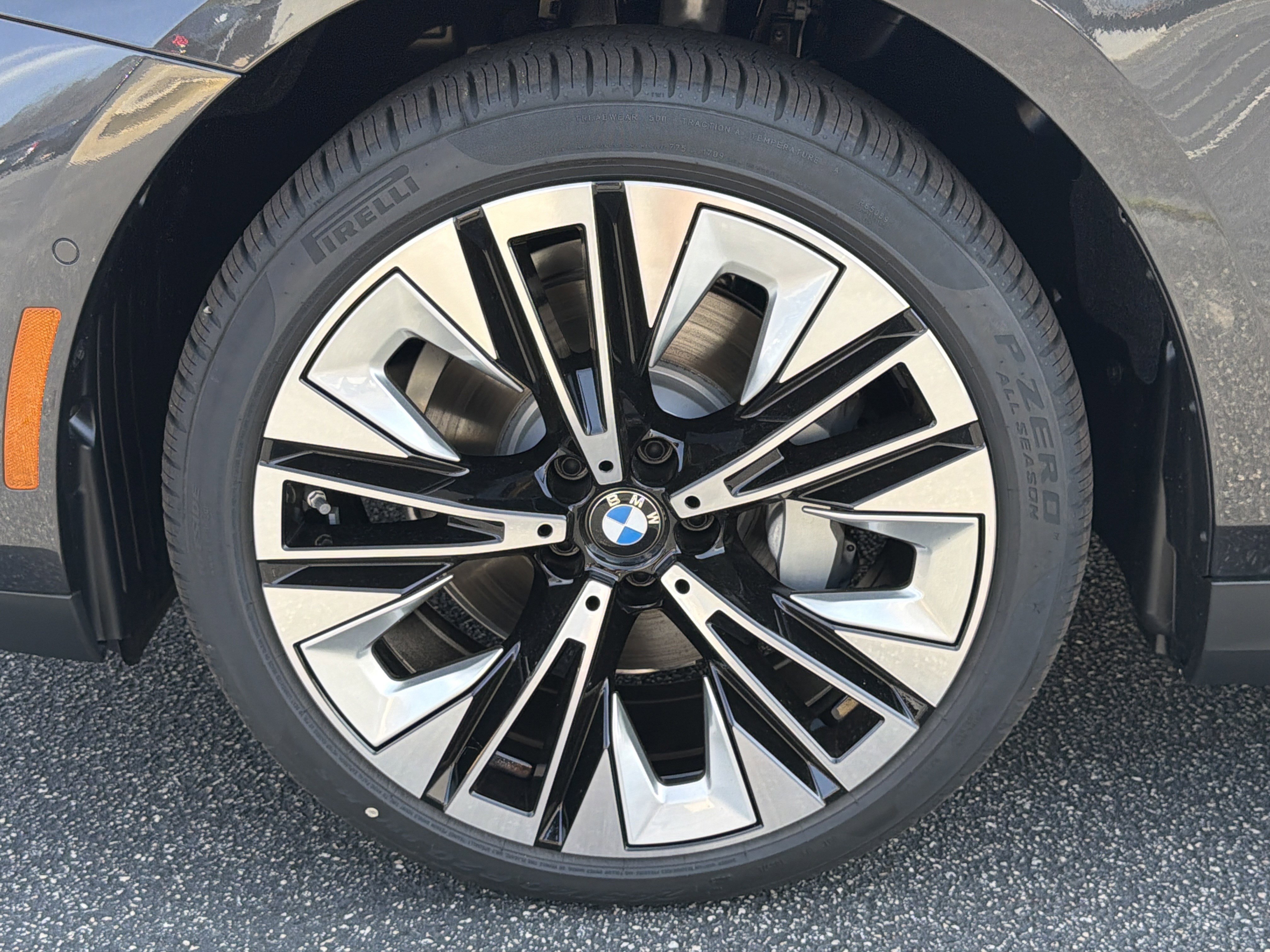 New 2026 BMW 530i xDrive w/ Convenience Package AWD/4WD image 25