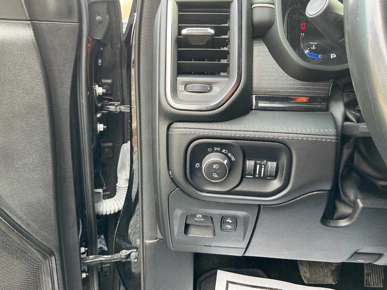 Used 2023 RAM 1500 Limited image 11