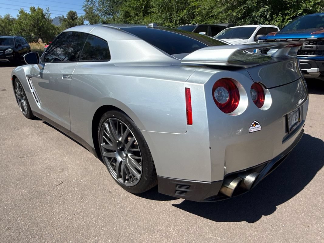 Used 2016 Nissan GT-R Premium AWD/4WD image 5