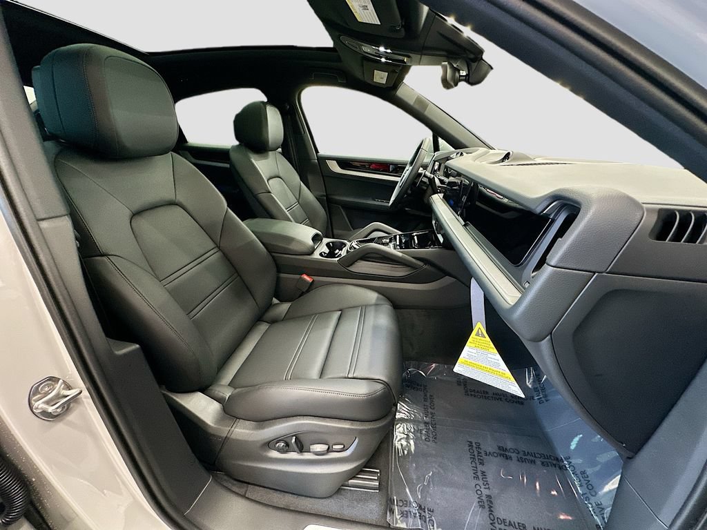 New 2026 Porsche Cayenne Coupe AWD/4WD image 30