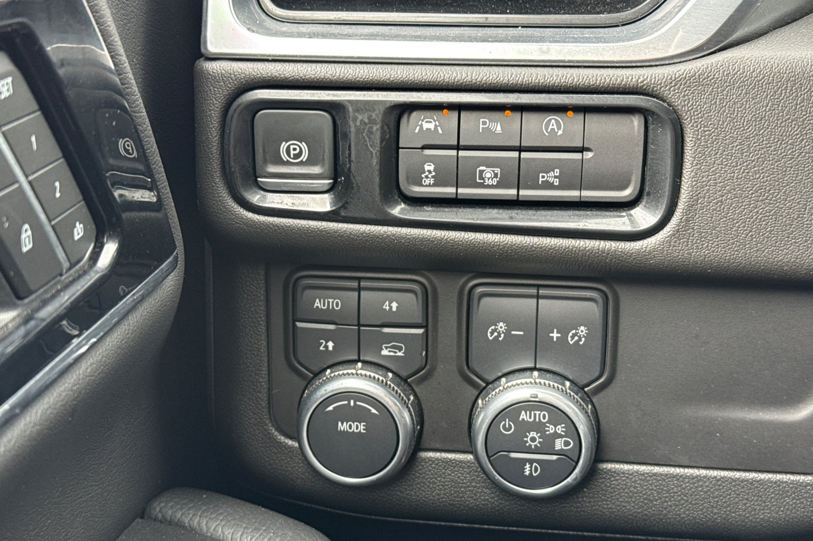 Used 2025 GMC Yukon Denali AWD/4WD image 37