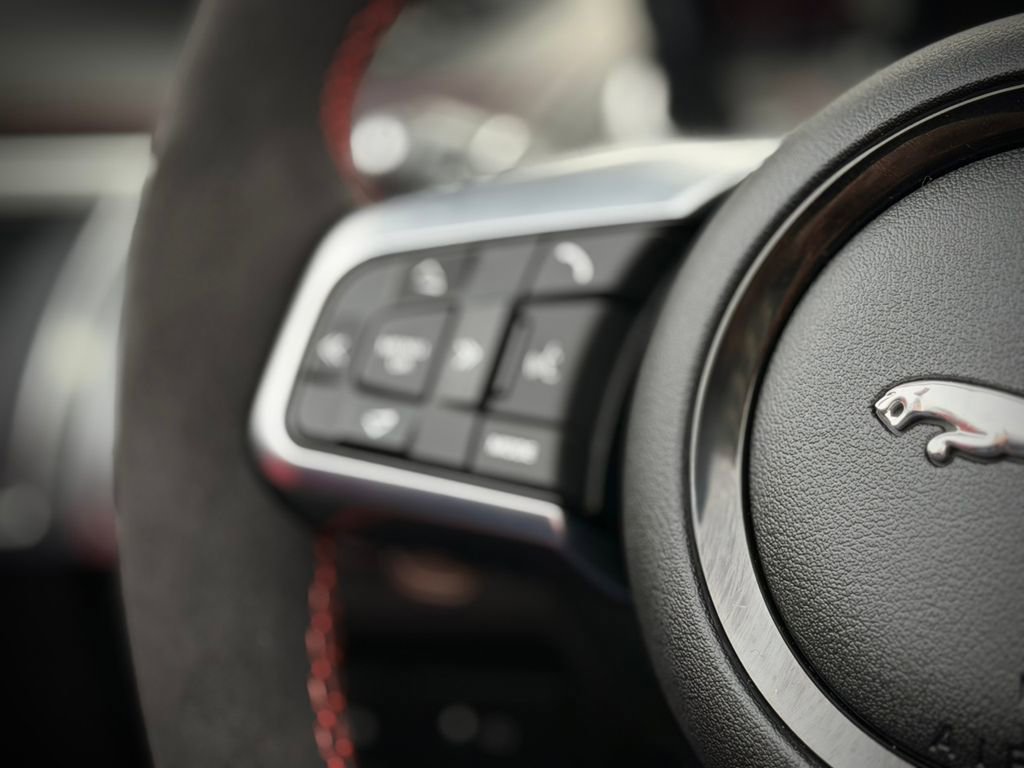 Used 2022 Jaguar F-TYPE P450 image 24