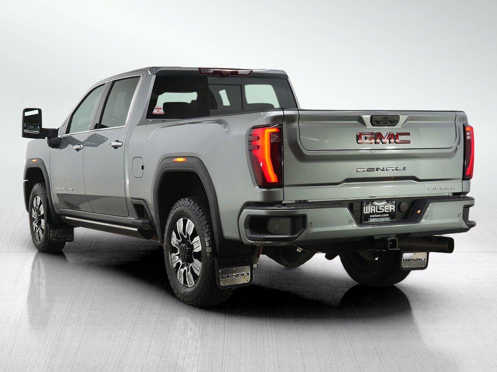Used 2025 GMC Sierra 2500 Denali w/ Denali Reserve Package AWD/4WD image 3