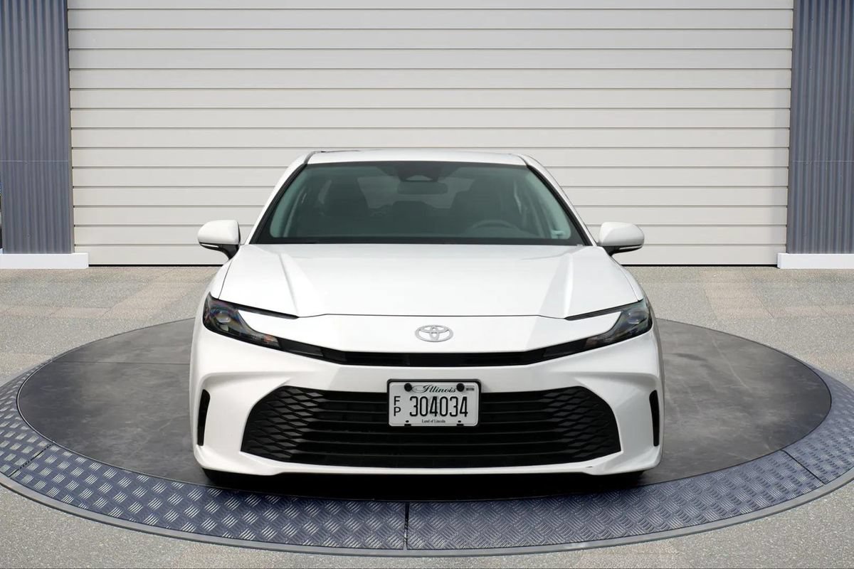 Used 2025 Toyota Camry LE FWD image 2
