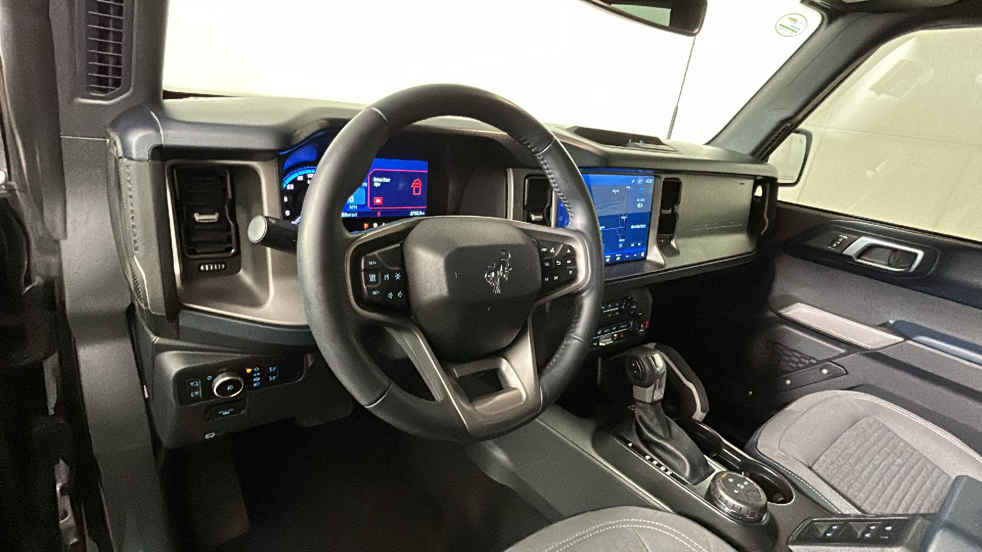 Used 2022 Ford Bronco Outer Banks AWD/4WD image 13