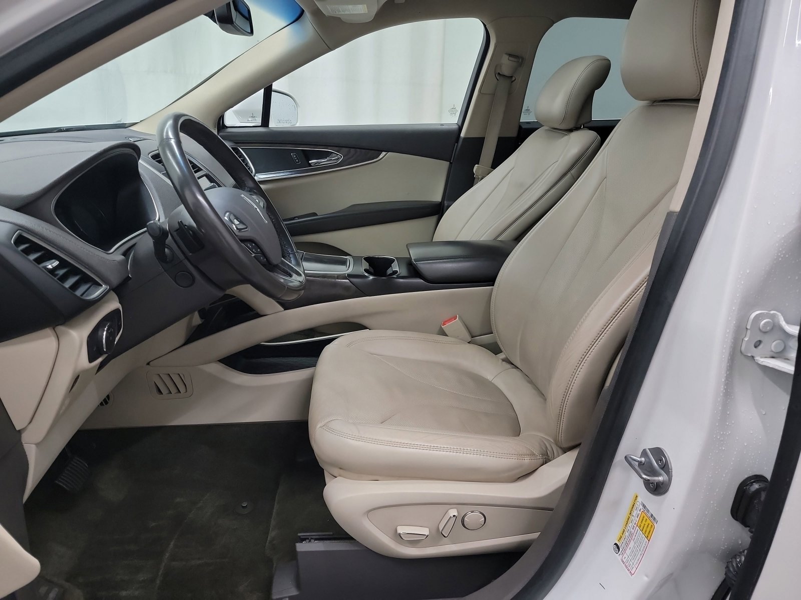 Used 2017 Lincoln MKX Reserve image 12