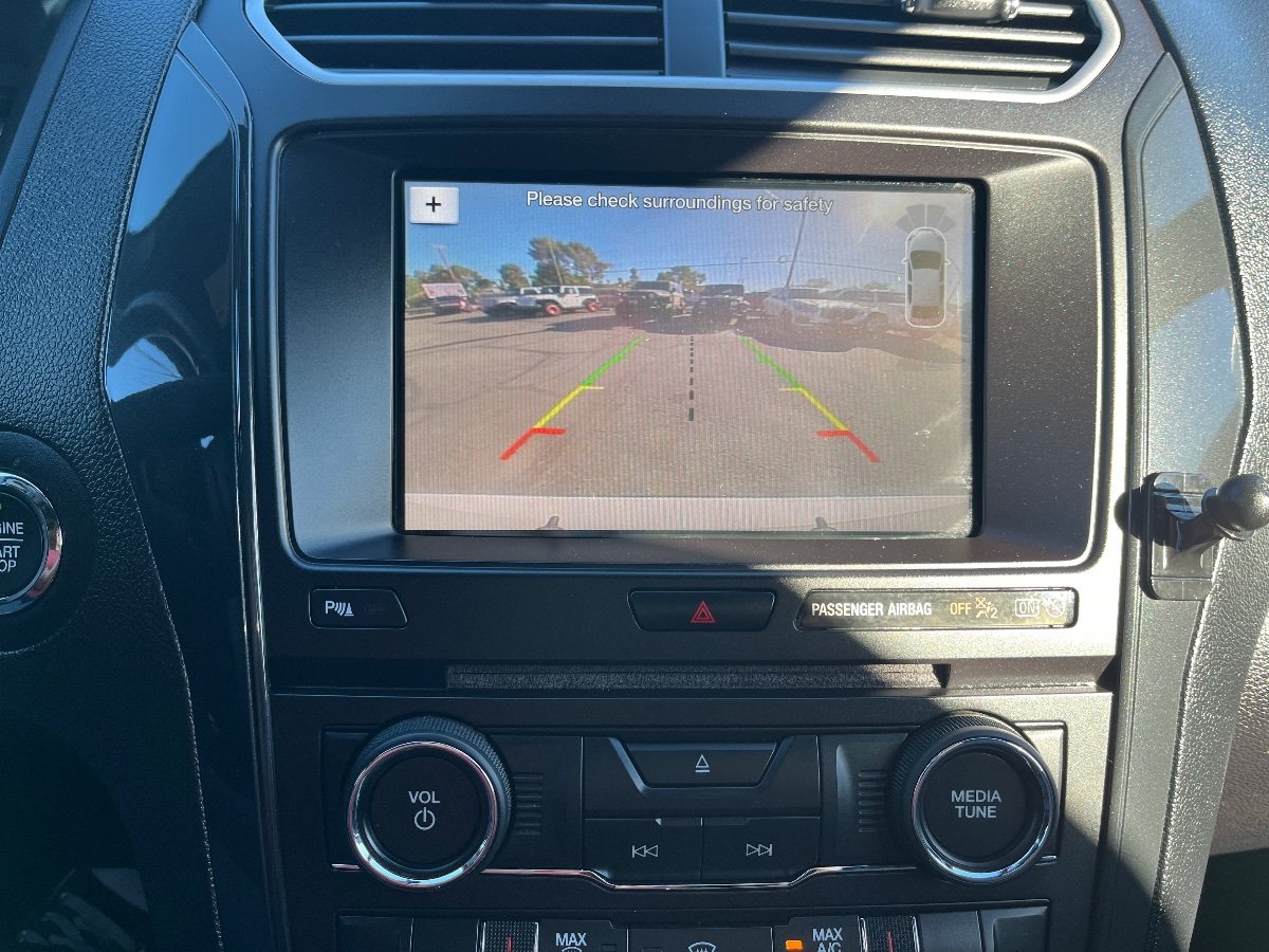 Used 2017 Ford Explorer XLT w/ Equipment Group 202A FWD image 14