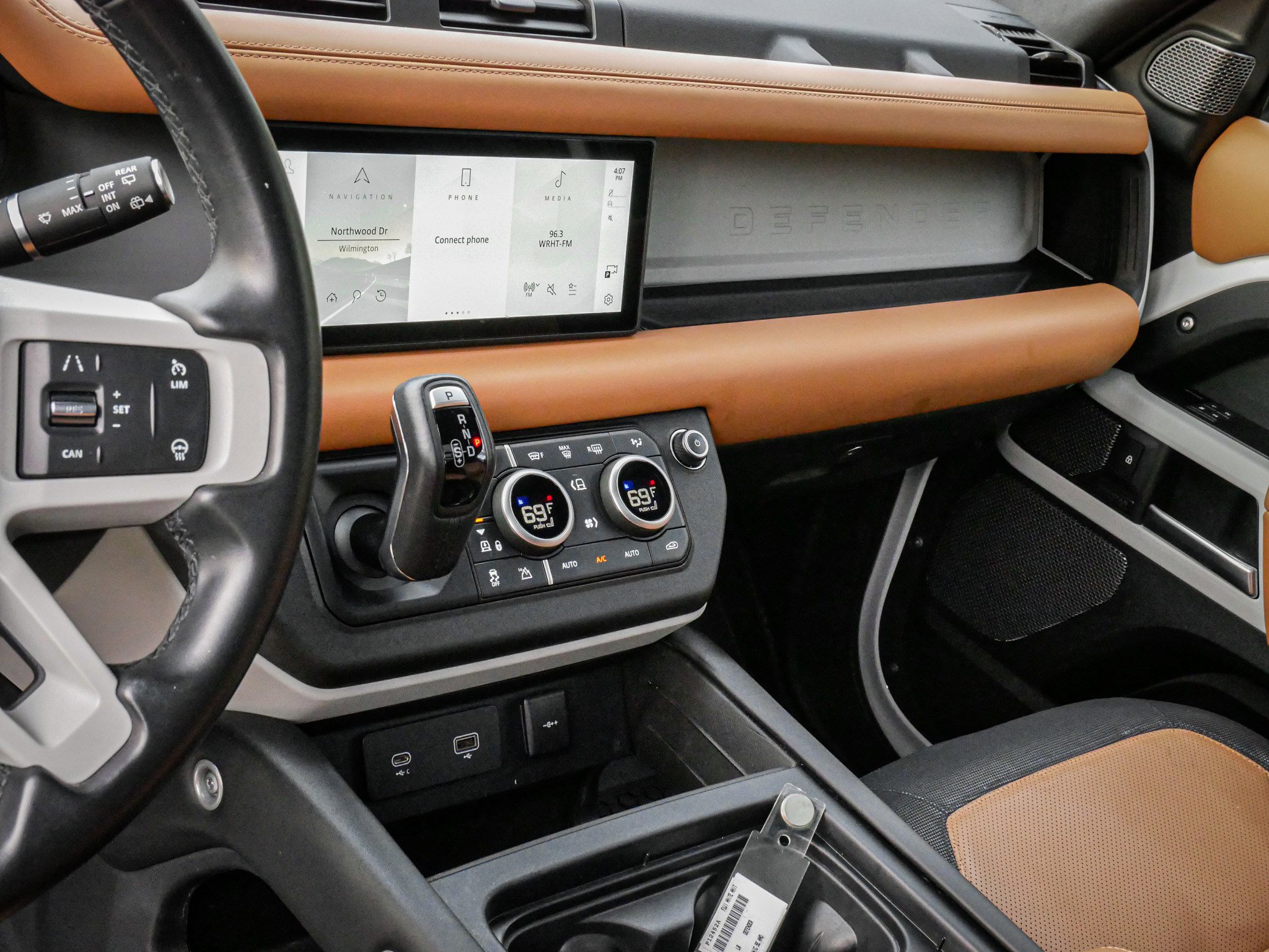 Used 2023 Land Rover Defender 90 X-Dynamic SE AWD/4WD image 30