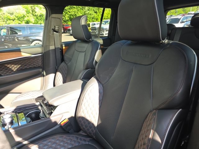 Used 2025 Jeep Grand Cherokee Summit AWD/4WD image 12