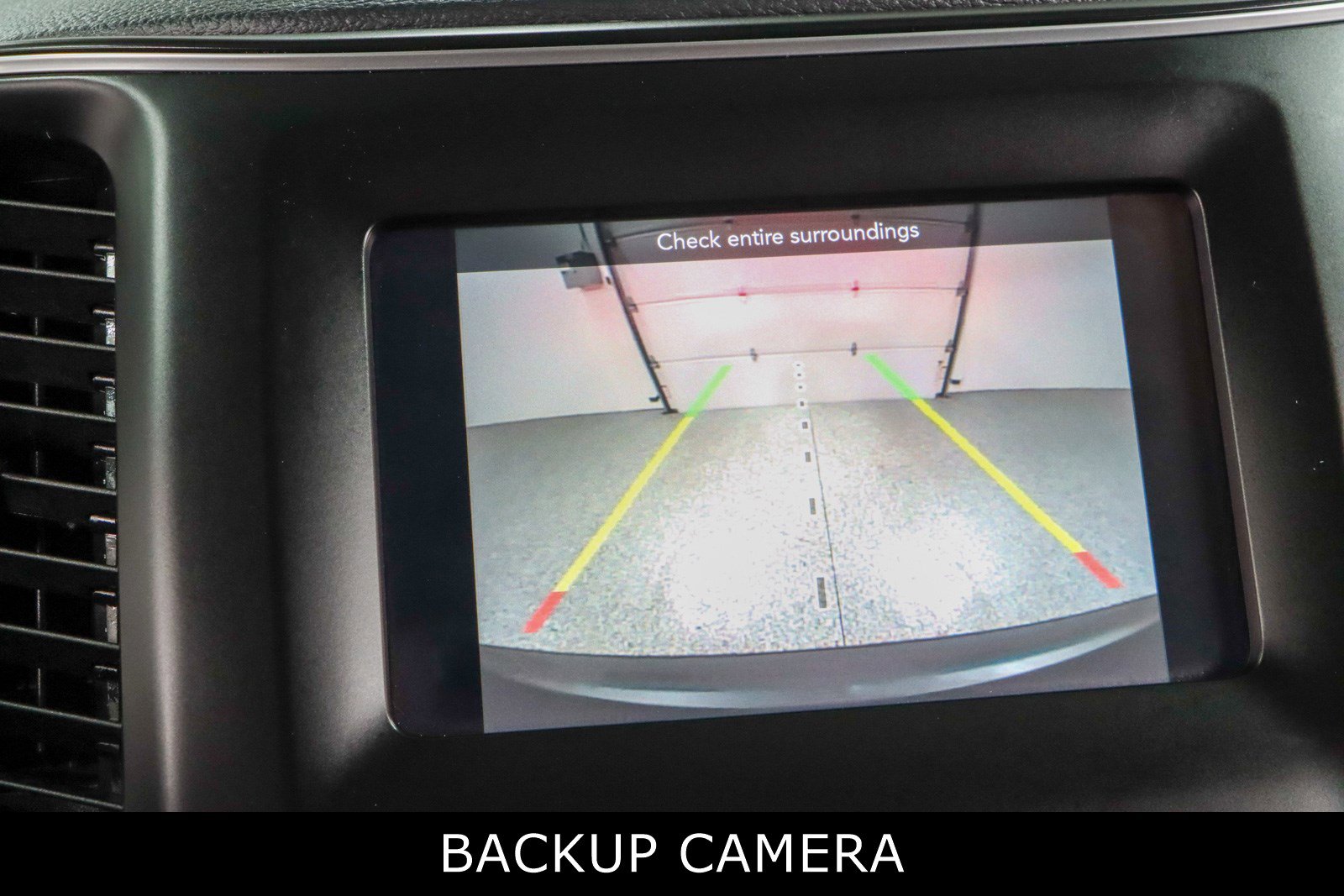 Used 2019 Jeep Cherokee Latitude Plus w/ Comfort/Convenience Group image 18