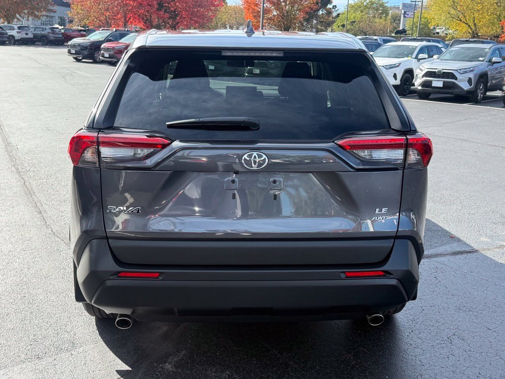 Used 2022 Toyota RAV4 LE AWD/4WD image 6