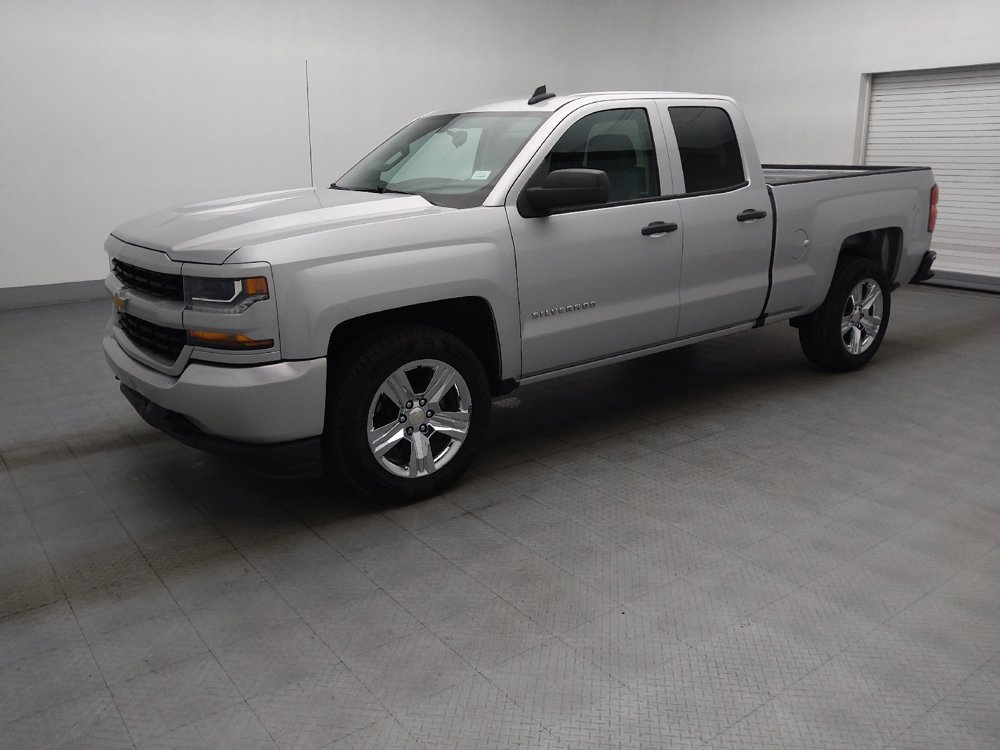Used 2018 Chevrolet Silverado 1500 Custom w/ Custom Value Package RWD image 2