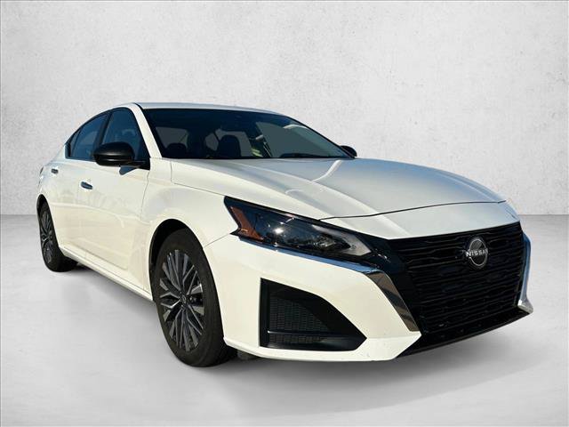Used 2025 Nissan Altima 2.5 SV FWD image 3