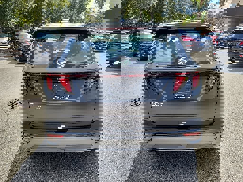 Used 2025 Hyundai Tucson SE image 9