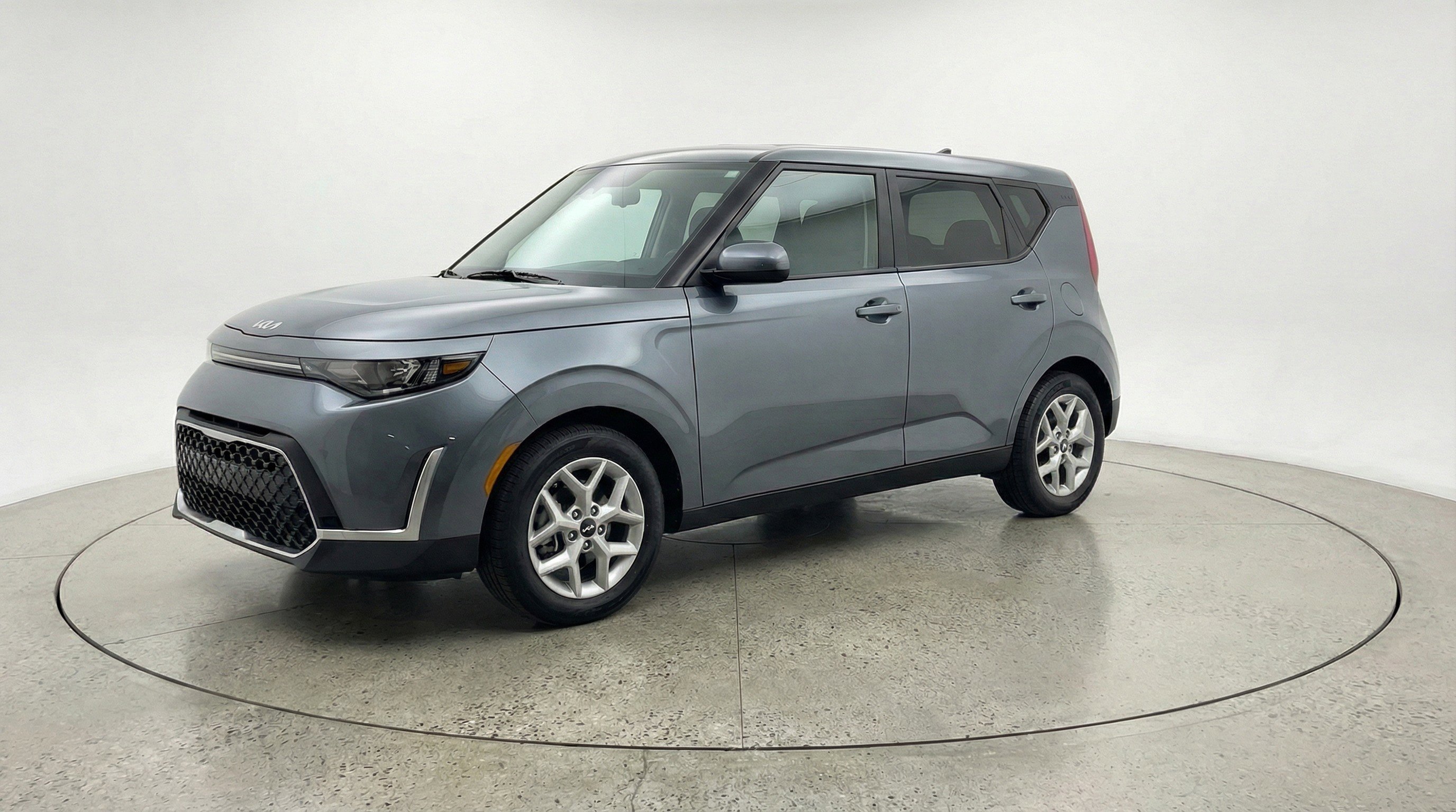 Used 2025 Kia Soul LX w/ LX Technology Package image 3