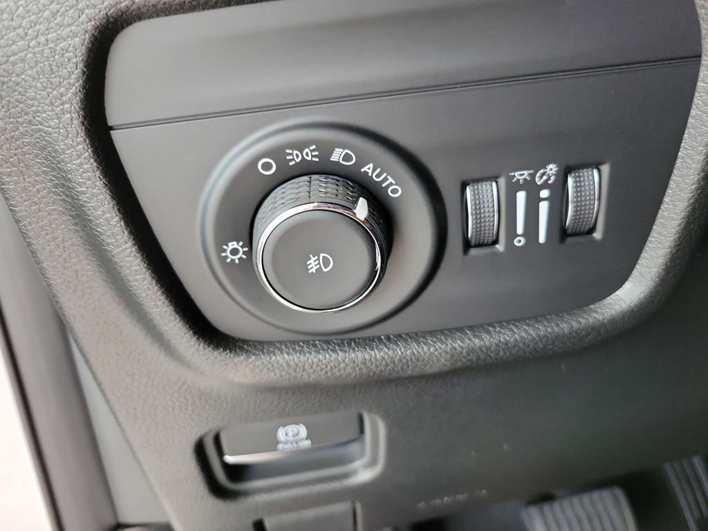 New 2025 Jeep Grand Cherokee L Limited image 32