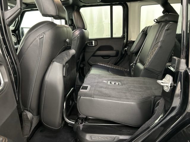 Used 2021 Jeep Wrangler Unlimited Sahara AWD/4WD image 28