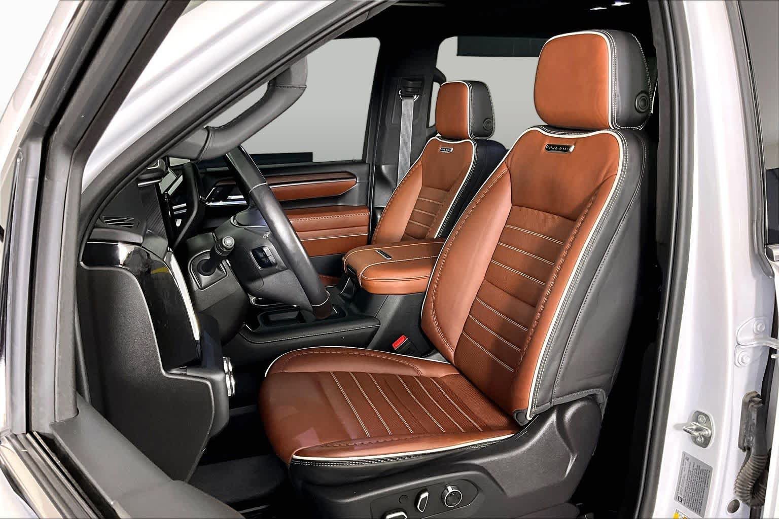 Certified 2024 GMC Sierra 3500 Denali Ultimate AWD/4WD image 8