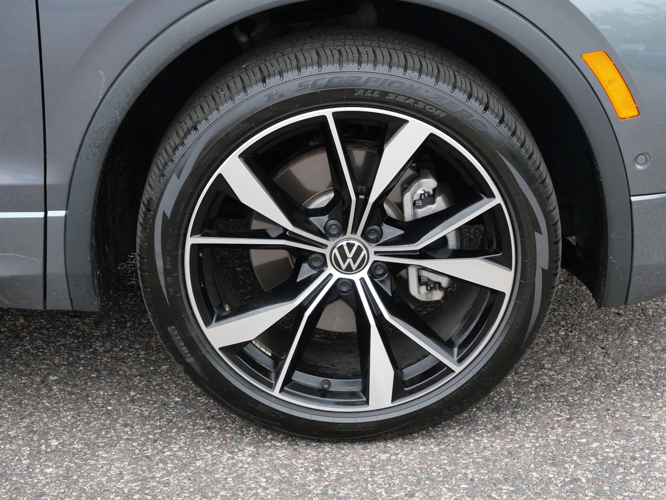 Certified 2024 Volkswagen Tiguan SEL R-Line AWD/4WD image 15