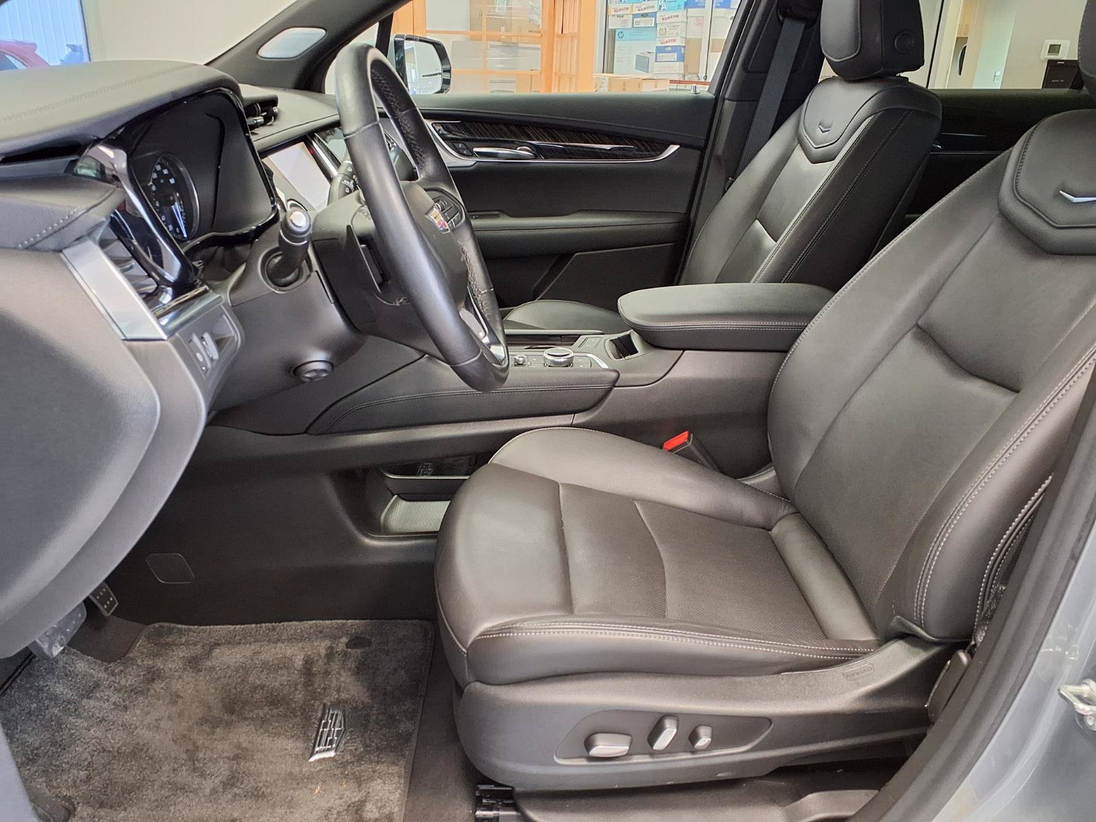 Certified 2025 Cadillac XT6 Premium Luxury FWD image 21