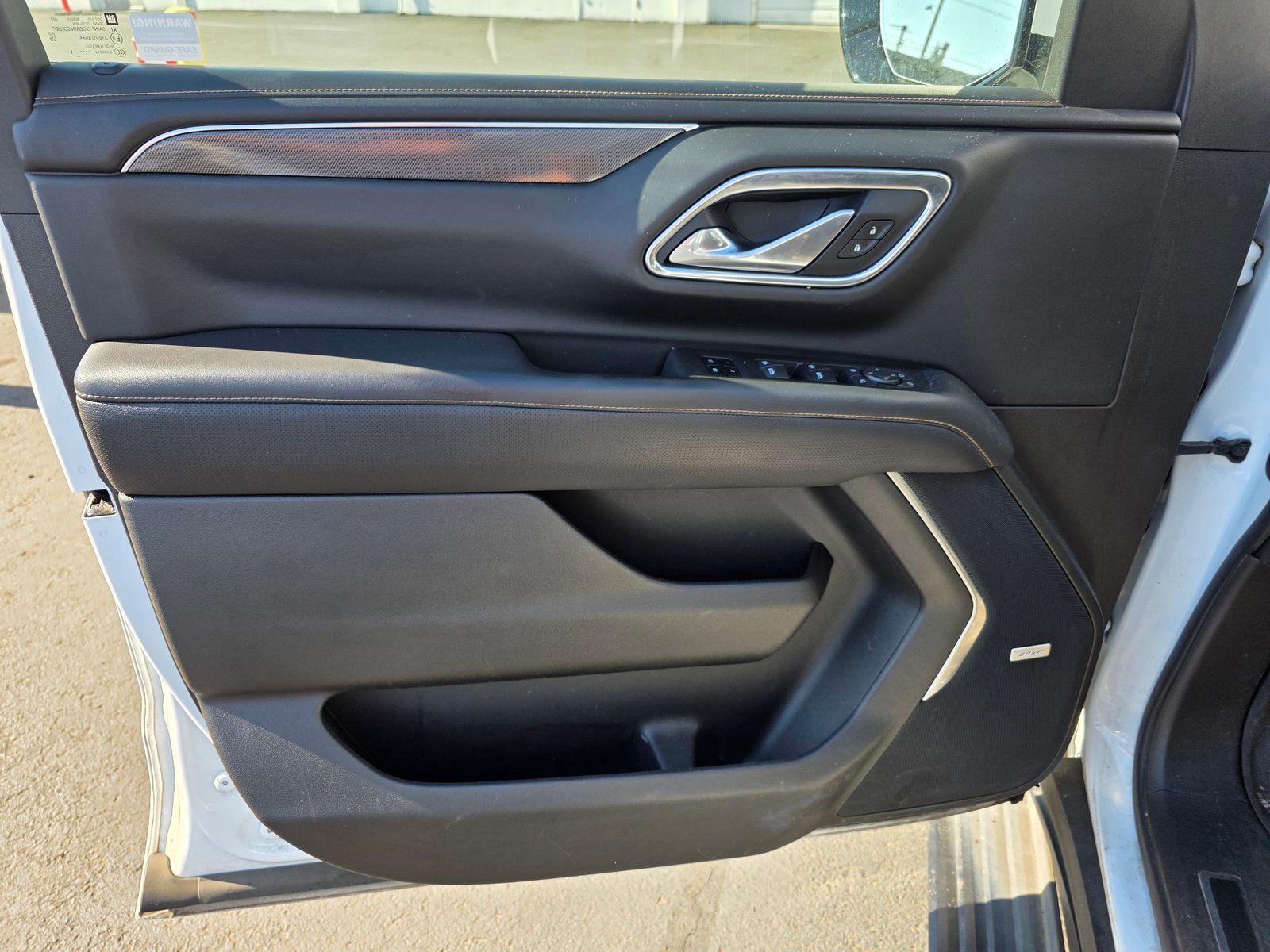 Used 2021 GMC Yukon XL AT4 w/ AT4 Premium Package AWD/4WD image 10