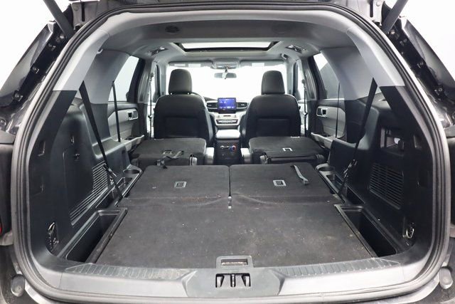 Used 2023 Ford Explorer XLT w/ Equipment Group 202A AWD/4WD image 33
