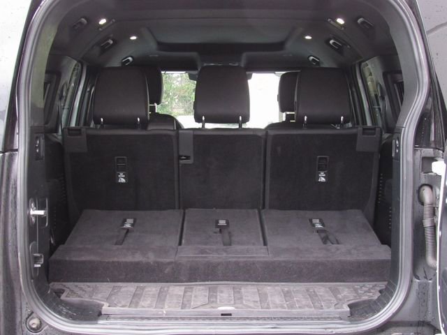 Used 2024 Land Rover Defender 130 X-Dynamic SE image 22