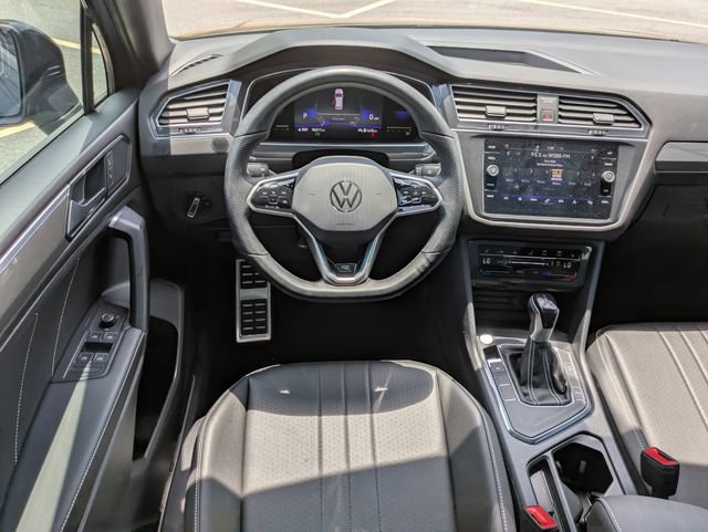 Used 2023 Volkswagen Tiguan SE R-Line FWD image 17