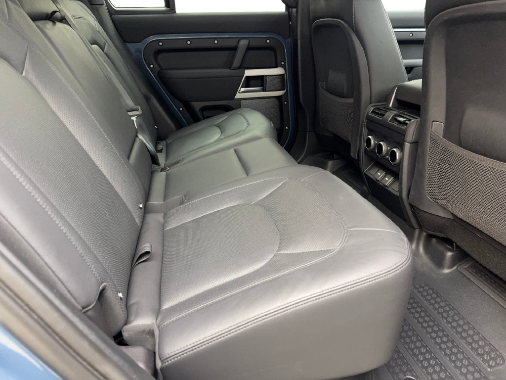 Used 2023 Land Rover Defender 110 SE AWD/4WD image 40