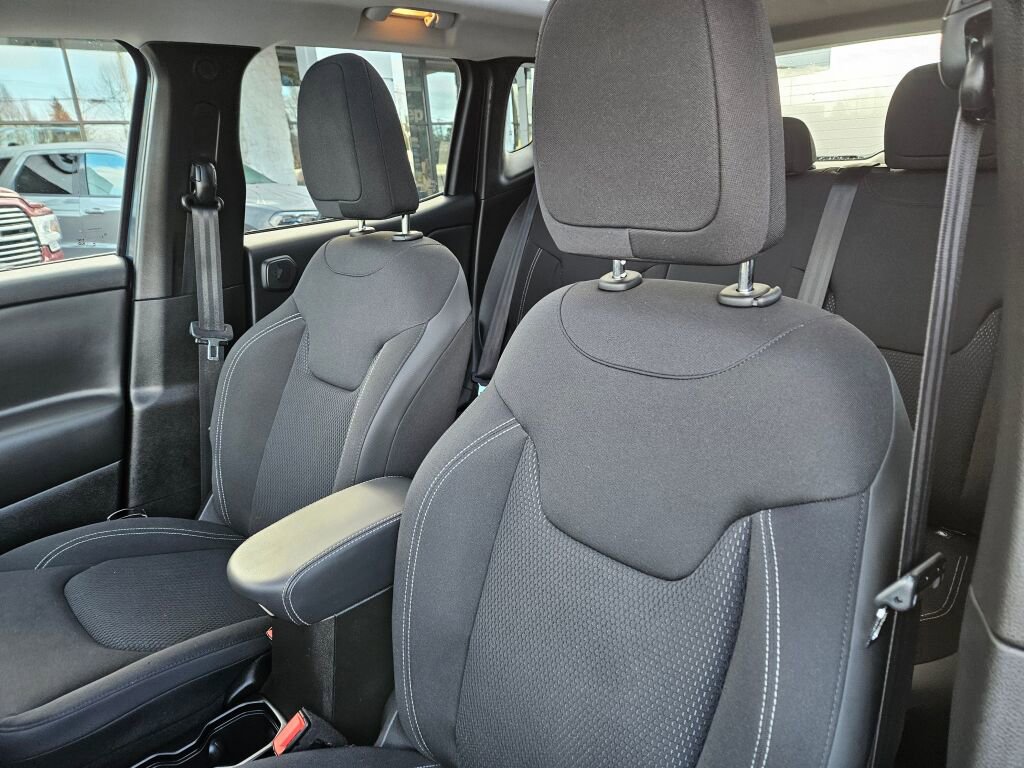 Used 2023 Jeep Renegade Altitude w/ Sun/Sound Group image 14