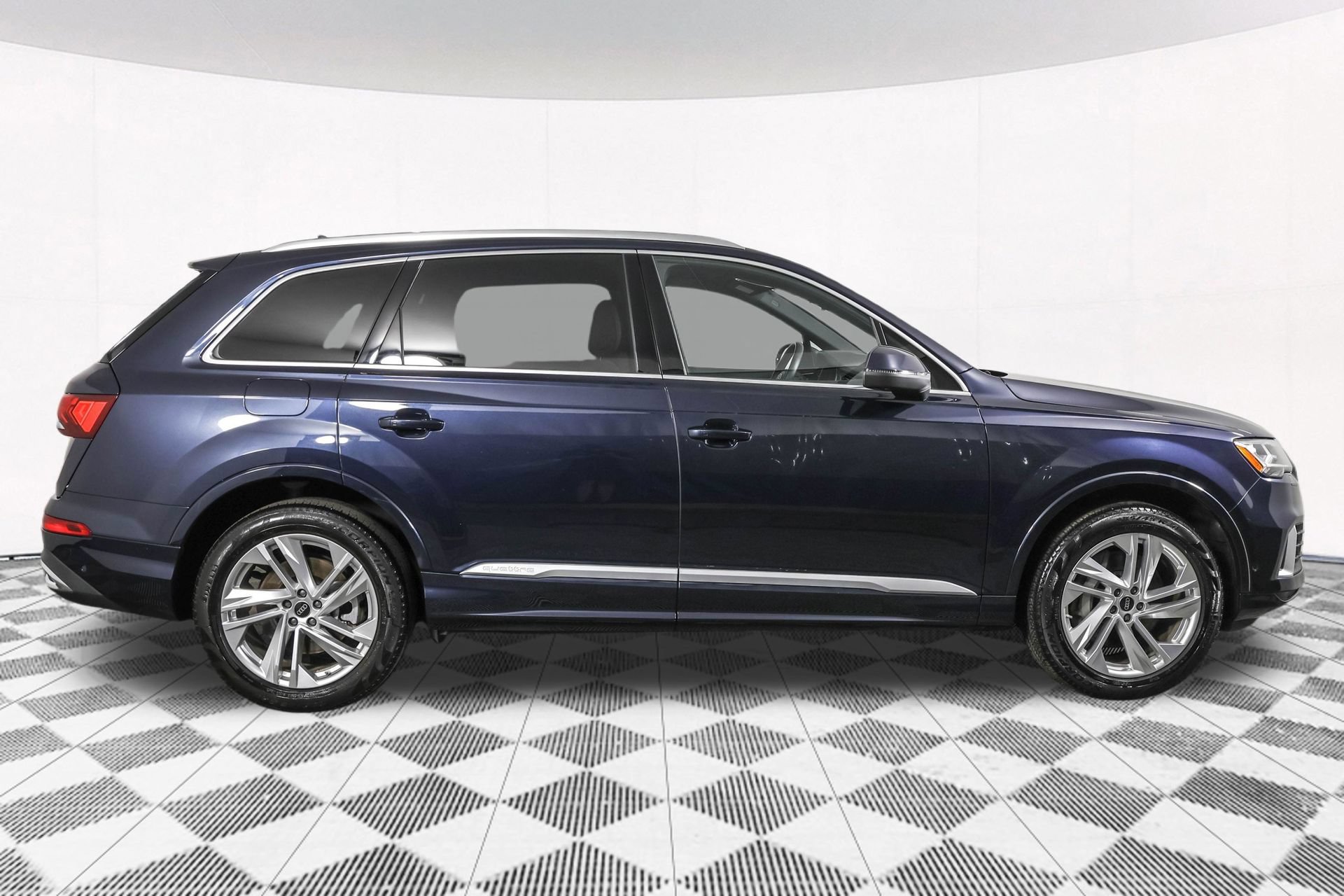 Used 2023 Audi Q7 2.0T Premium w/ Convenience Package AWD/4WD image 13