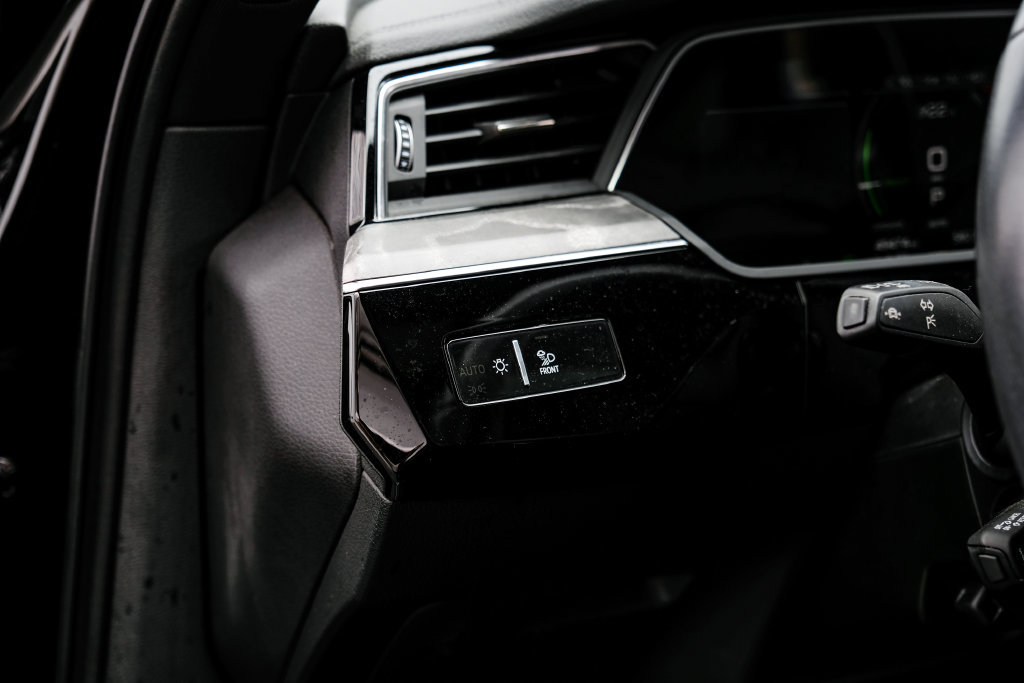 Used 2024 Audi Q8 e-tron Premium Plus w/ Premium Plus Package AWD/4WD image 36