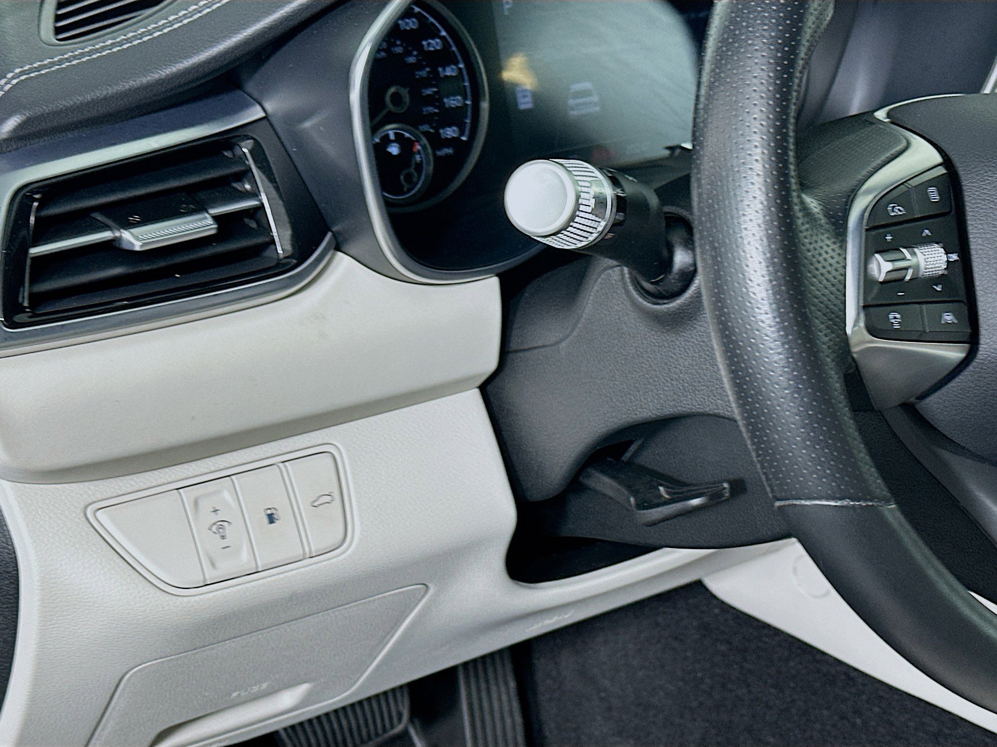 Used 2025 Genesis G70 2.5T image 17