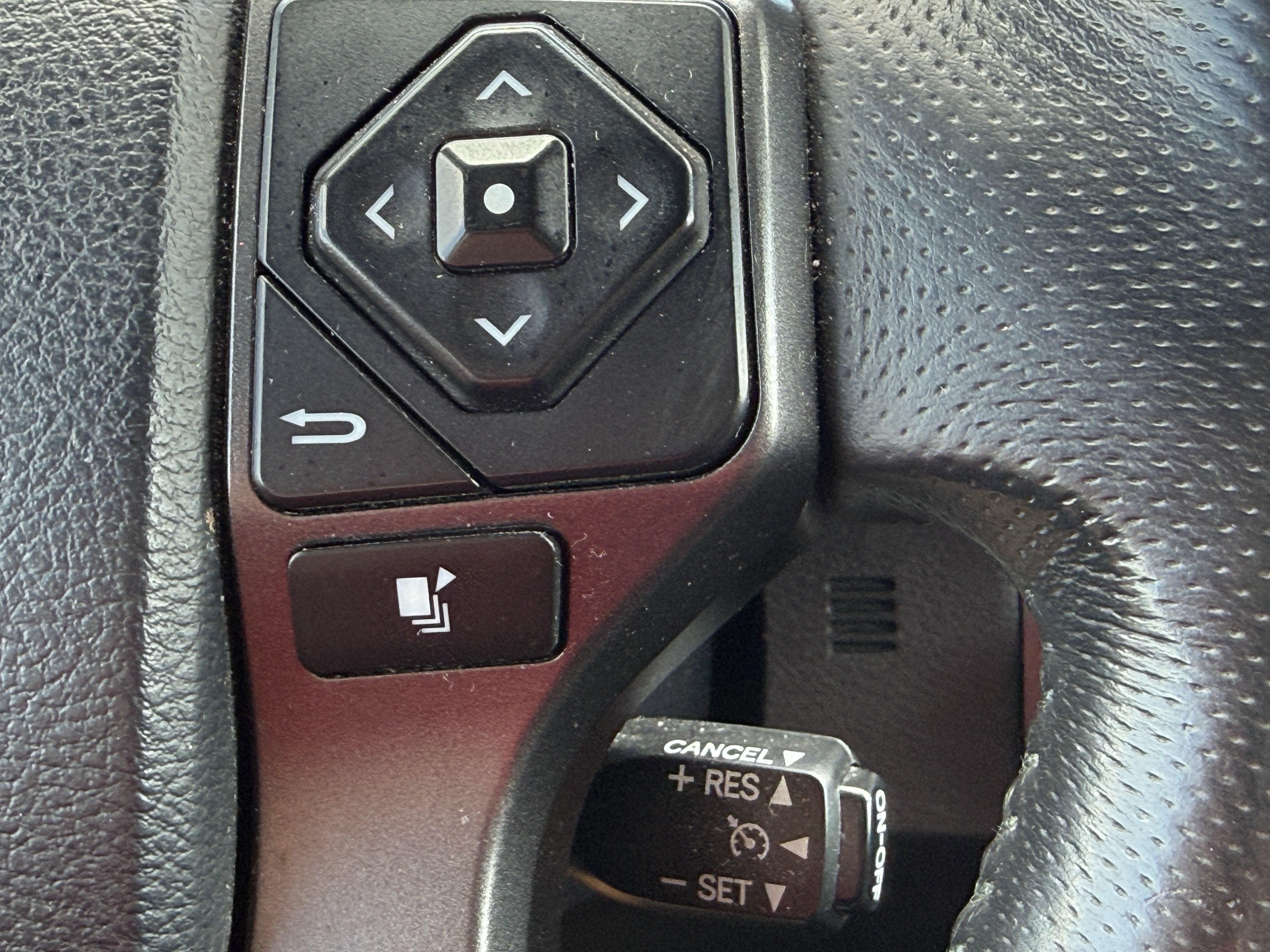 Used 2017 Toyota Tacoma TRD Sport AWD/4WD image 32