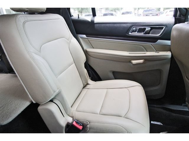 Used 2017 Ford Explorer Limited w/ Equipment Group 301A FWD image 10